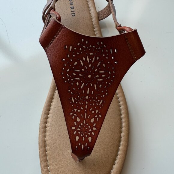 Torrid Brown Laser-Cut Leather Thong Sandals w/ Elastic Strap Closure Sz 11 - Picture 2 of 8